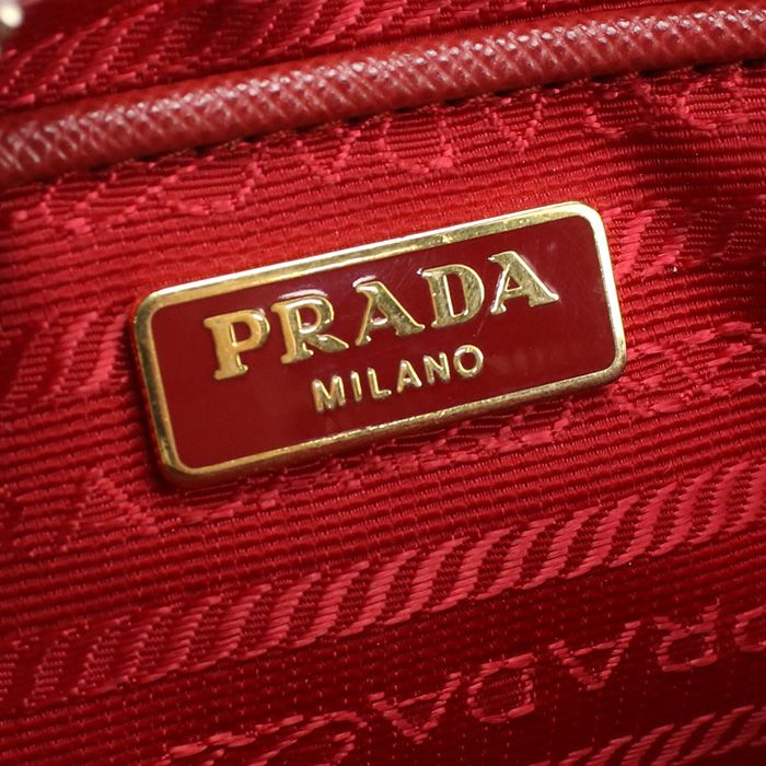 PRADA プラダ ショルダーバッグ 1N1674 053 F068Z 斜め掛け ショルダーバッグ レザー【中古】 レディース