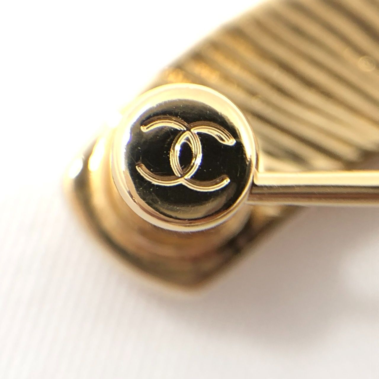 CHANEL シャネル ブローチ・コサージュ ゴールド 4500125J0060 CHANEL - シャネル CHANEL ブローチ コサージュ ゴールド ココ