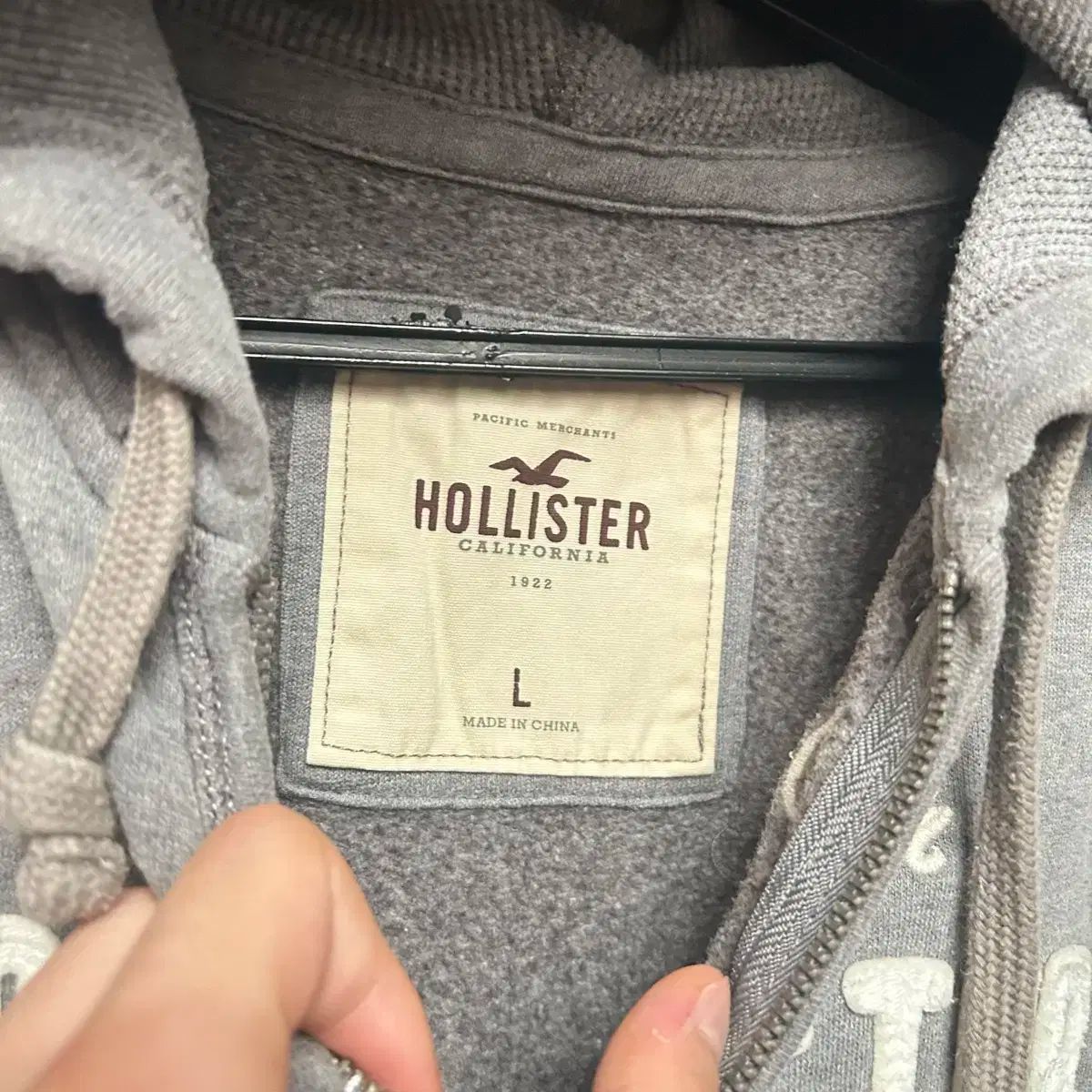 Hollister(ホリスター) グレー ジップアップパーカー フード付き