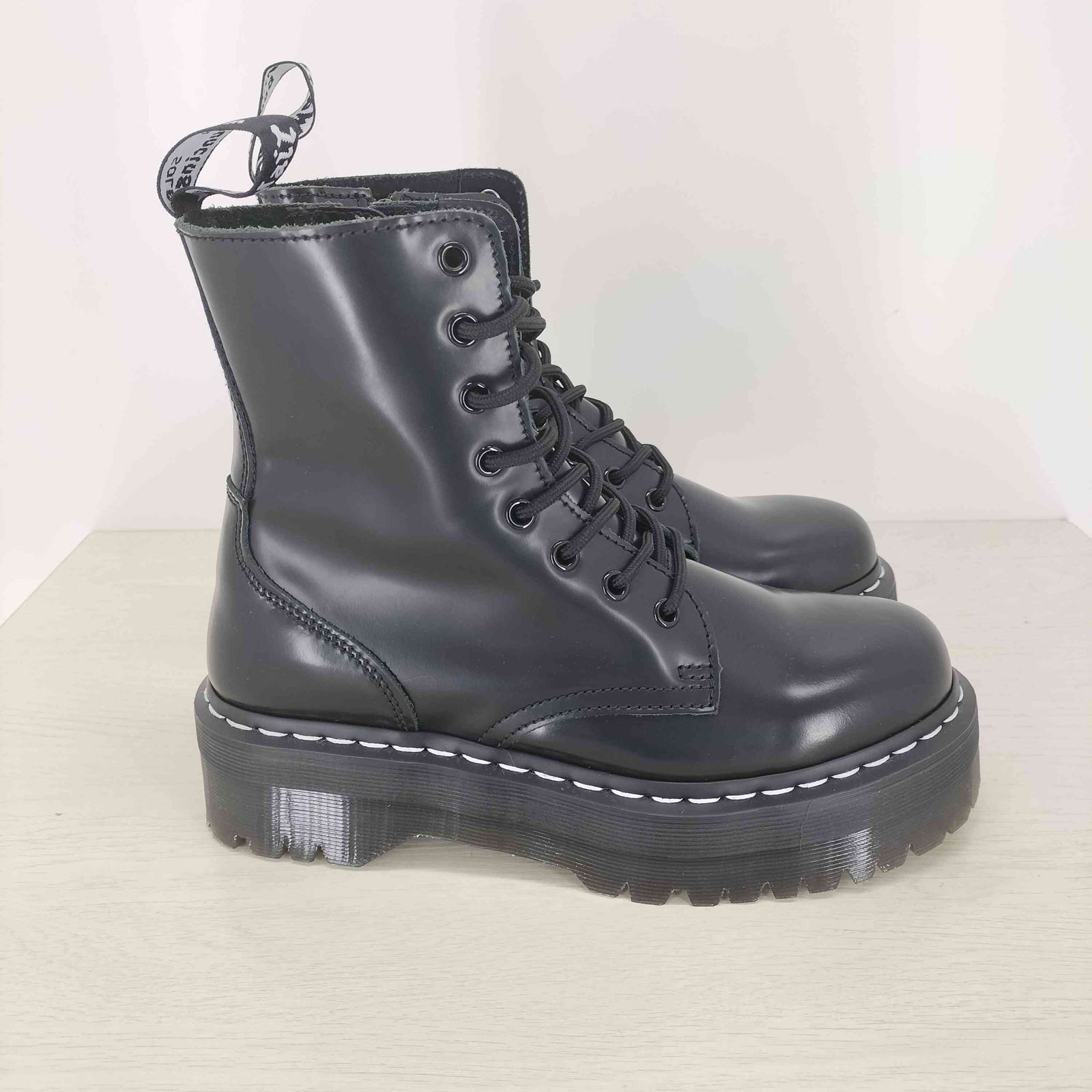 Dr. Martens JADON ホワイトステッチ 8 ホール ブーツ UK7 日本限定／ 大人気商品の新モデル登場！ | NEWS & EVENTS | WITH