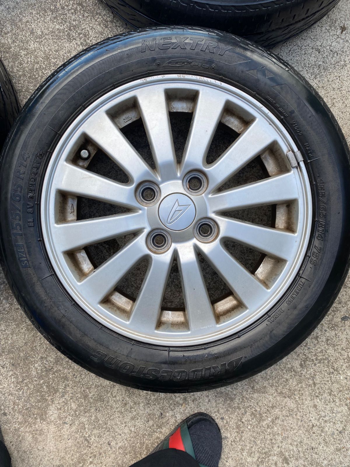 ダイハツ純正アルミホイール