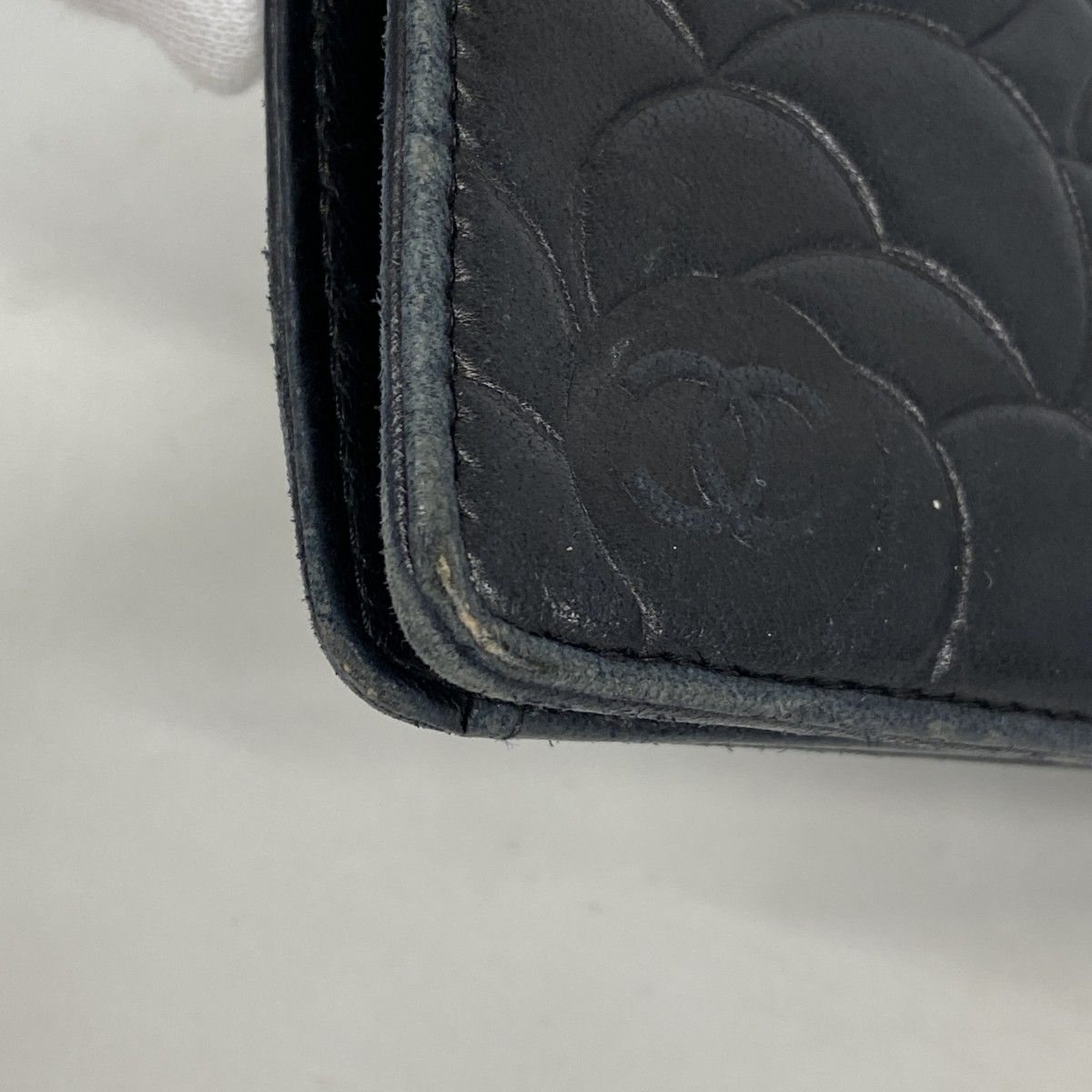 5hb1115-h】シャネル 長財布 カメリア ラムスキン ブラック シルバー  