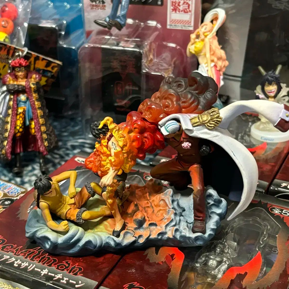 【雷市場（ポンジャン）商品韓国直送】 ONE PIECE（ワンピース） モンキー・D・ルフィ エース さかずき 赤犬 有名なシーン レトロ フィギュア
