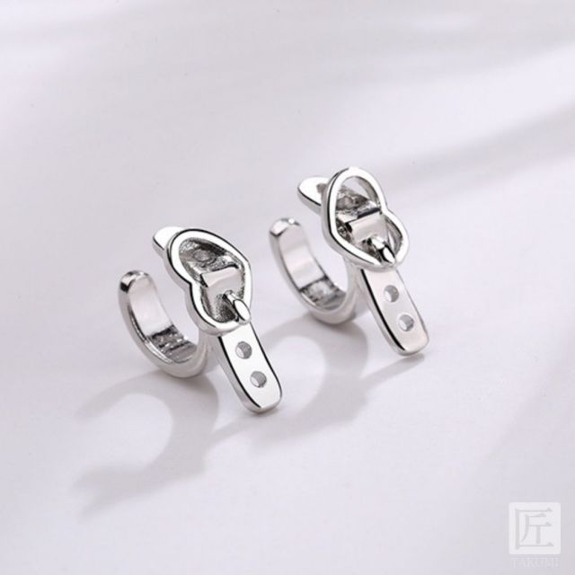 ピアス
