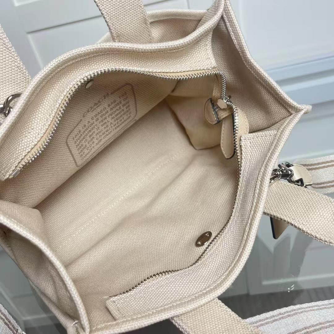 COACH ベージュ トートバッグ 2WAY ショルダーバック ロゴ刺繍 COACH ベージュ トートバッグ 2WAY ショルダーバック ロゴ刺繍
