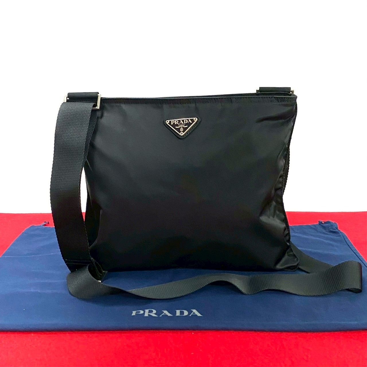 品 PRADA プラダ 三角ロゴ 金具 ナイロン ミニ ショルダーバッグ ポシェット サコッシュ ブラック 黒 84873