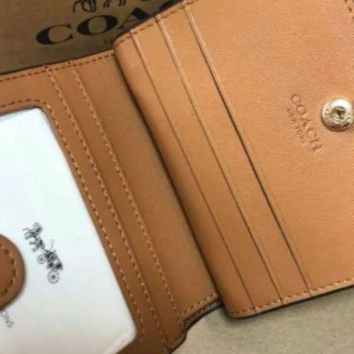 COACH ⭐️新品 レディース 二つ折り財布　コンパクト チョーク