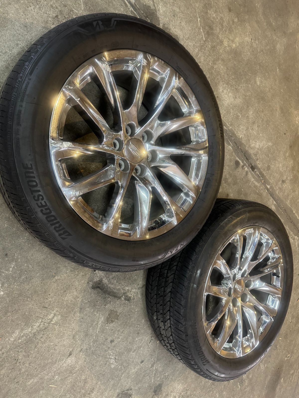 み キャデラック エスカレード 22in純正タイヤ＆ホイール 2個SET 275 50 22 ガリ傷有り 84653998 値引き交渉OK