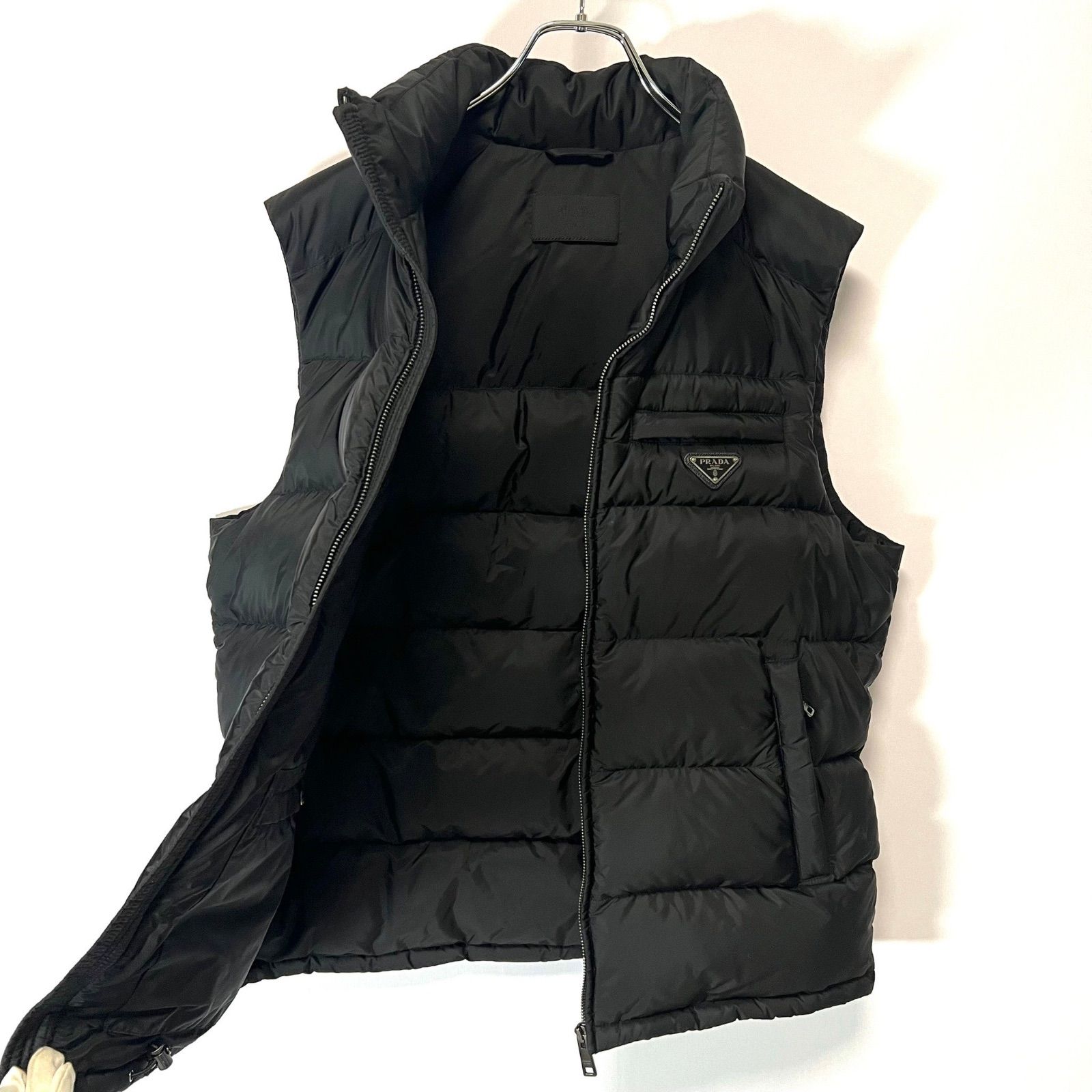 PRADA プラダ ダウンベスト 三角ロゴプレート トライアングルプレート  