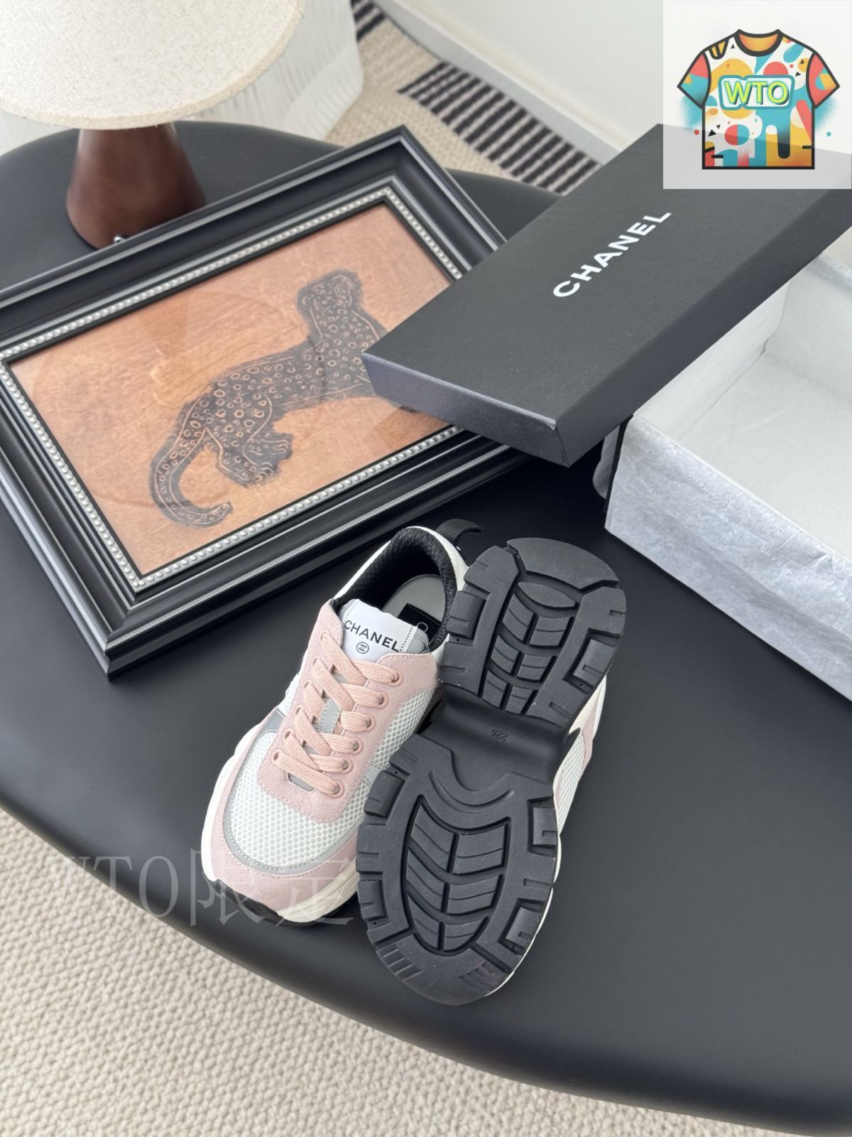 ≪25C★≫CHANEL スニーカー 大人気 漫画風 2025の新作！！【CHANEL】25C スニーカー (CHANEL/スニーカー