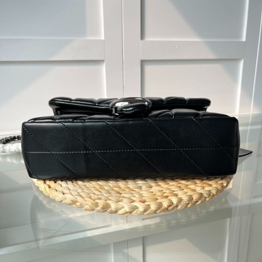新品、未使用 COACH ショルダーバッグ タビー 26 キルティング