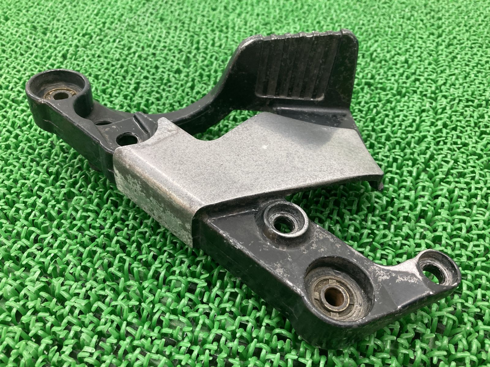 FZ750 ステップホルダー 右 ヤマハ 純正 中古 バイク 部品 3KS