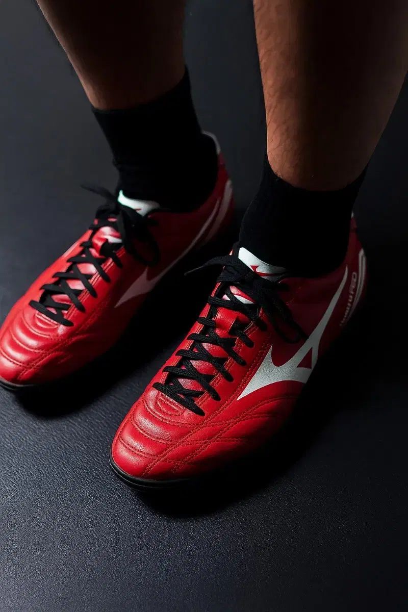 23.0 スポーツ Mizuno サッカーシューズ ブラック/レッド