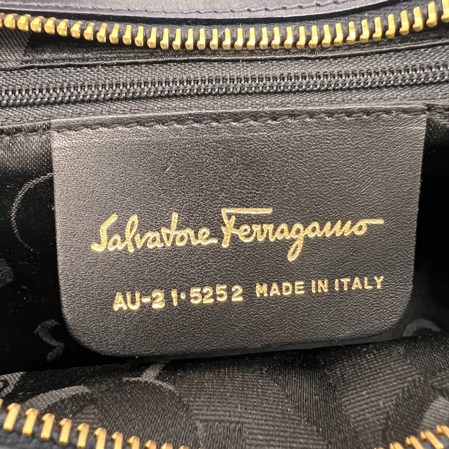 フェラガモ紺ネイビー★オリエンタル柄中華中国 Salvatore Ferragamo サルヴァトーレ・フェラガモ チェーン