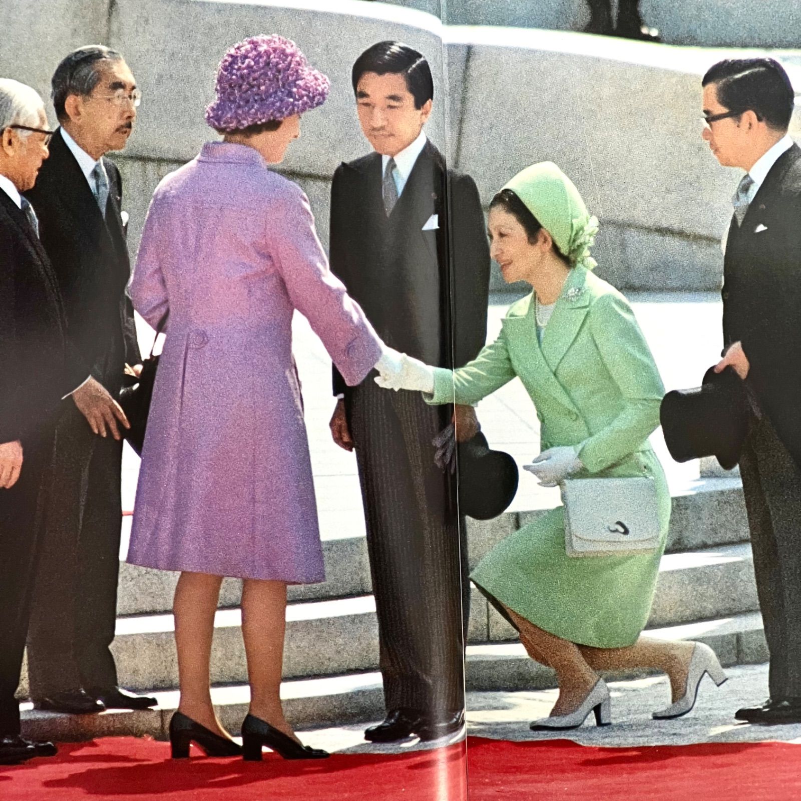 ☆ 女王の微笑 昭和50年 朝日新聞社 ☆