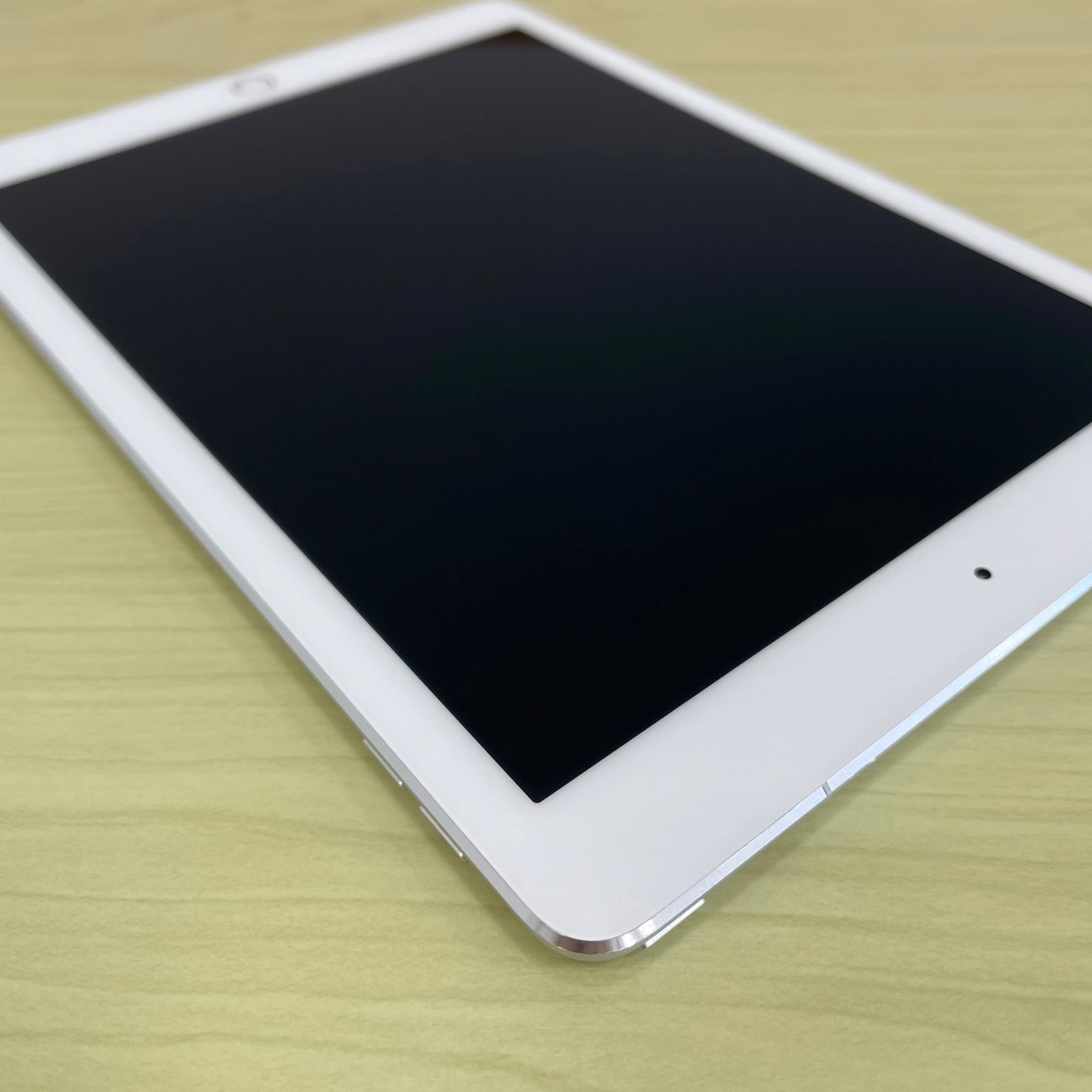 iPad Pro 9.7インチ 32GB WiFi +Cellularモデル 10735