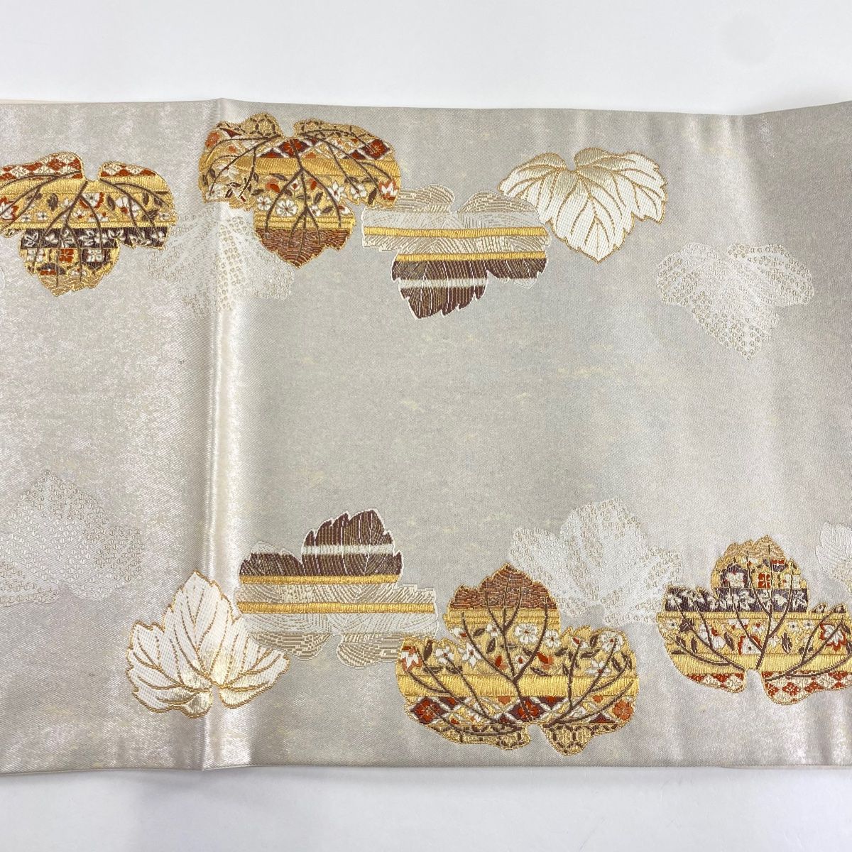 袋帯 名品 加納幸 落款 葉柄 亀甲 金糸 箔 クリーム お太鼓柄