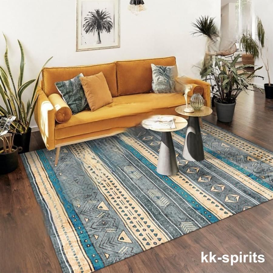 木製円形テーブル 花彫刻付き　北海道　ナラ材　久保田堅さん作品 木製円形テーブル 花彫刻付き 北海道 ナラ材 久保田堅さん作品 北欧