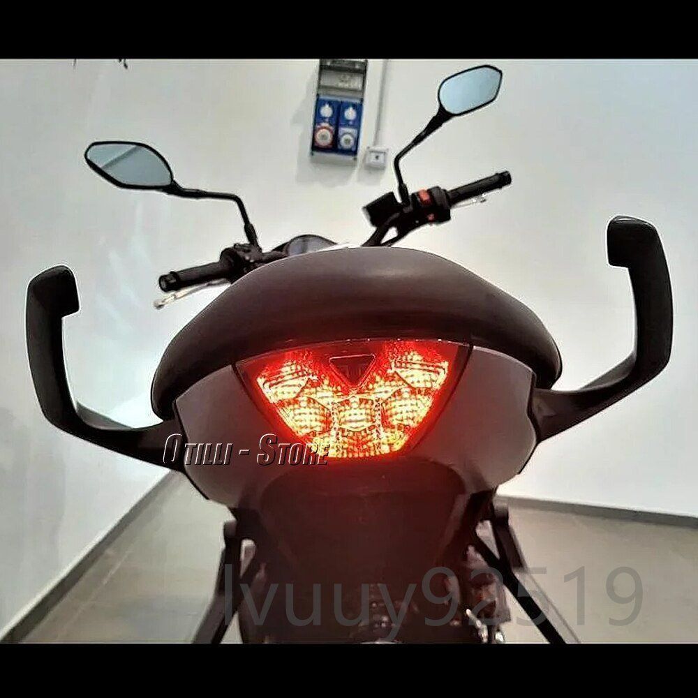 Triumph トライアンフ