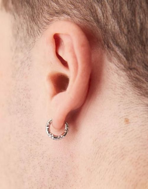 送料無料 エイソス メンズ ピアス イヤリング アクセサリー ASOS DESIGN waterproof textured hoops in stainless steel SILVER