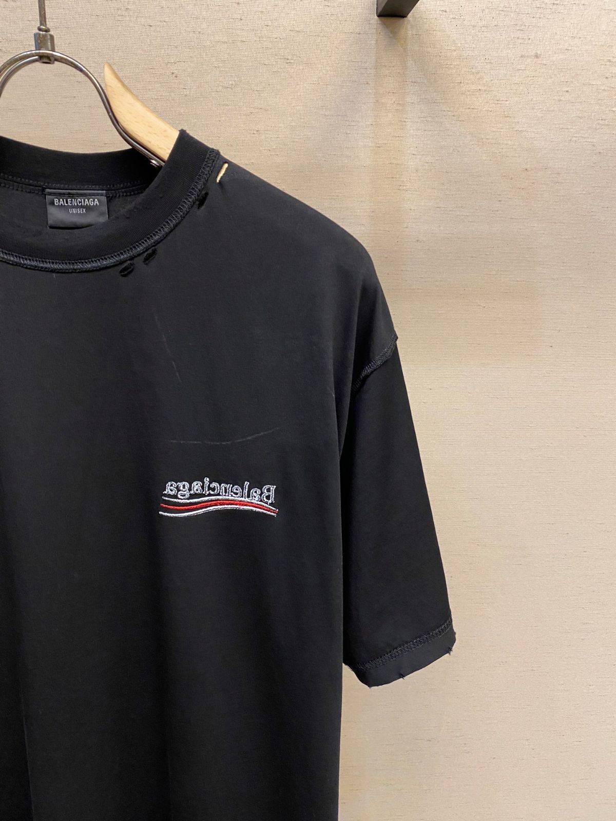 BALENCIAGA BAリバースロゴ刺繍ラウンドネック半袖