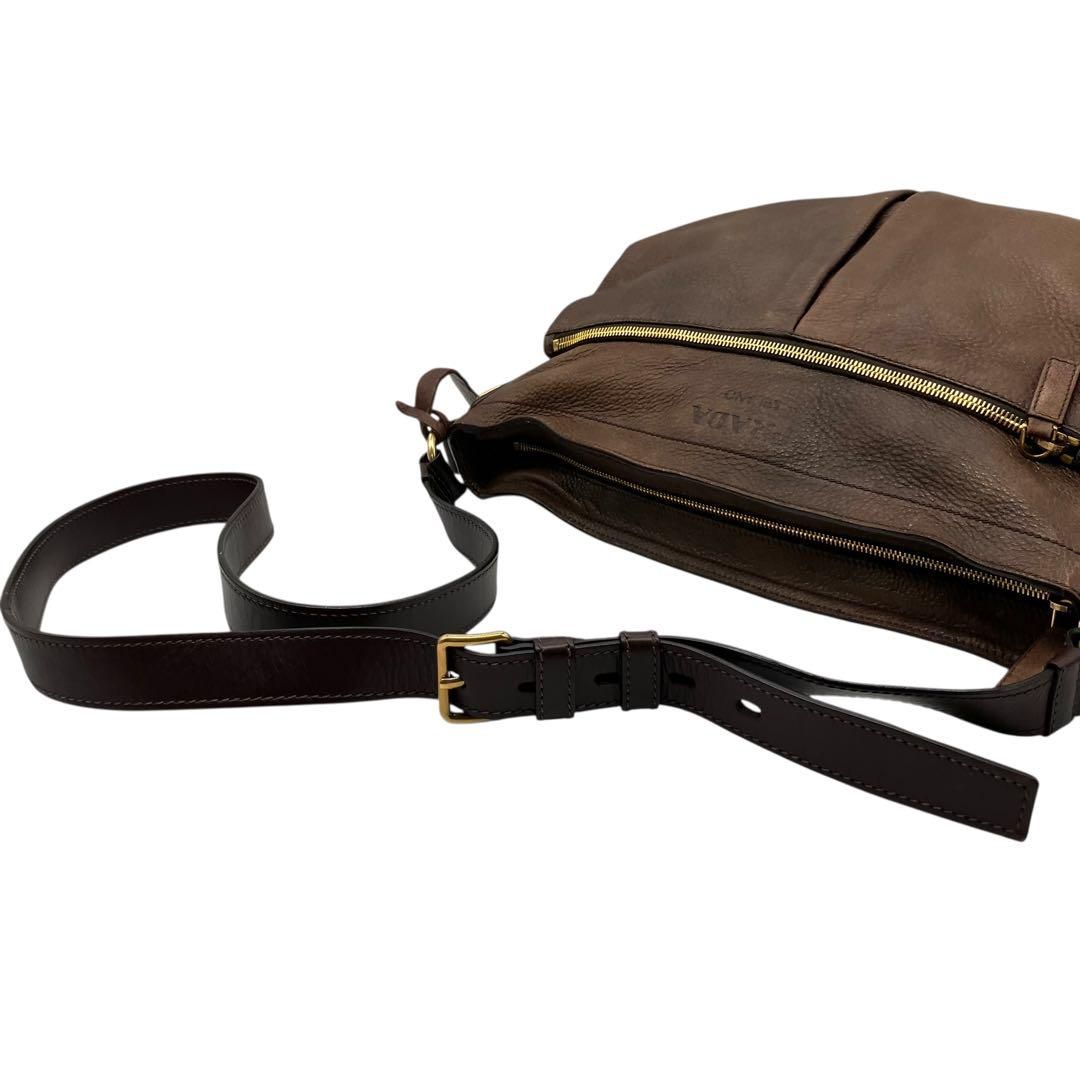 2085 PRADA ショルダーバッグ オールレザー シボ革 ブラウン A4