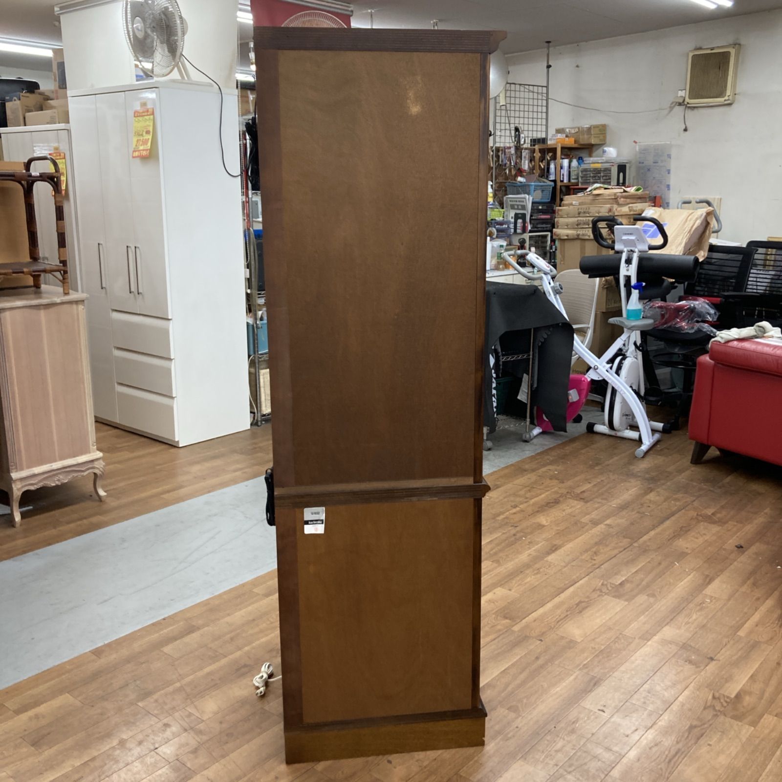 ジモティー限定価格！S035 ⭐ KARIMOKU カリモク コロニアル 照明付き 飾り棚 コーナーキャビネット USED ⭐S035 ⭐ KARIMOKU カリモク コロニアル 照明付き 飾り棚 コーナー