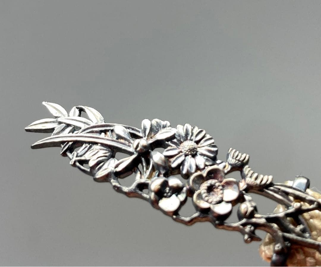 銀製　透かし花彫金帯留　13g  東Y6-0209ア② 銀製 透かし花彫金帯留 13g 東Y6-0209ア② C054 アンティーク 彫金