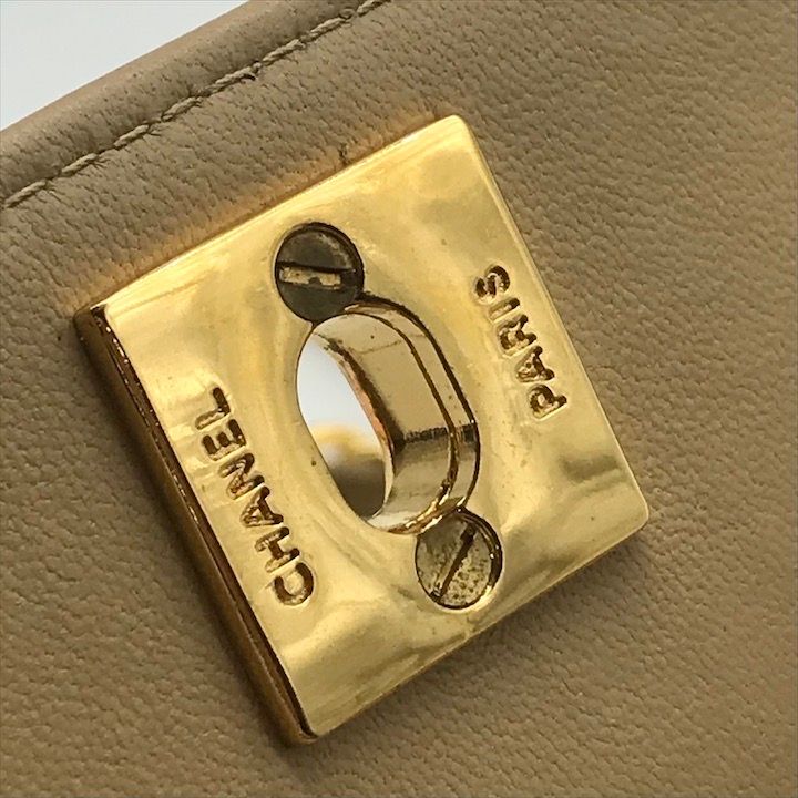 良品 CHANEL シャネル ココマーク ミニ マトラッセ ターンロック ショルダー バッグ ベージュ ｍ11036 CHANEL - 良品 CHANEL シャネル ココマーク ミニ マトラッセ ターン