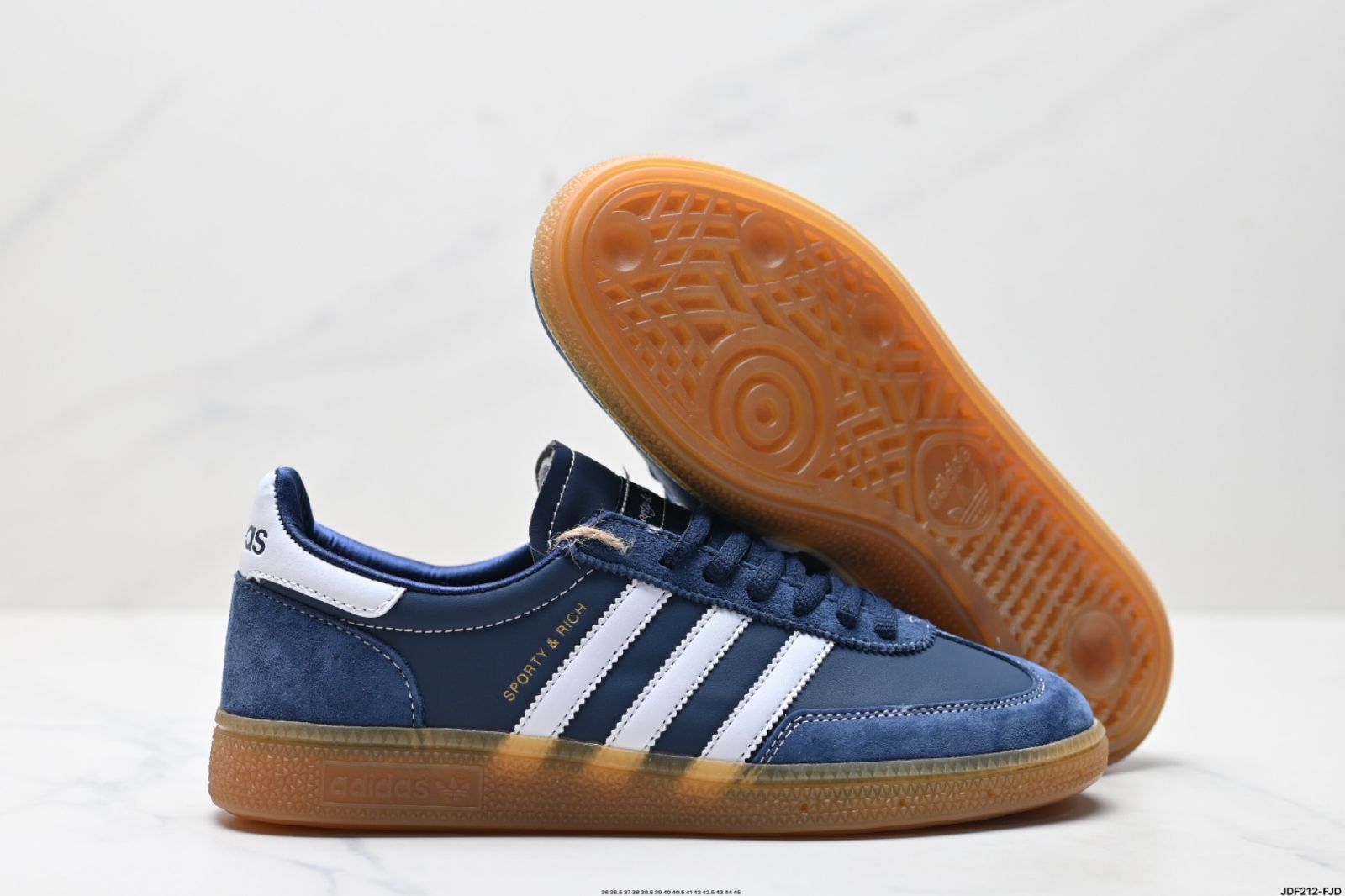 レトロなカジュアルなスケートシューズ