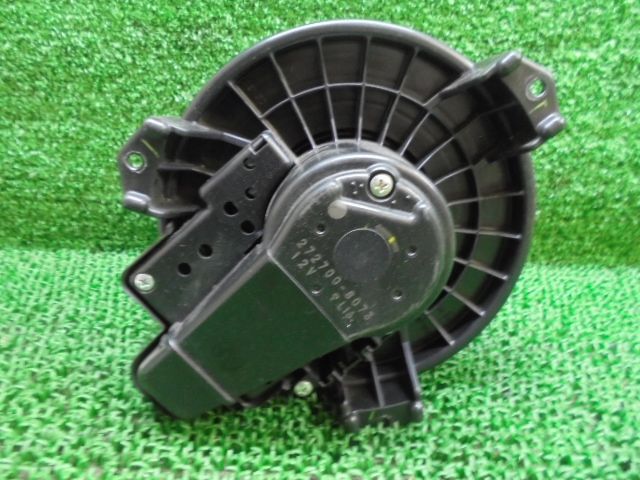9FE1565 FF3 トヨタ ウィッシュ ZGE20G 前期型 1.8X ヒーター