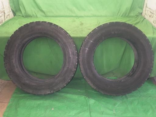 【中古】トラックタイヤ BS W970 255 70R22.5 タイヤ2本