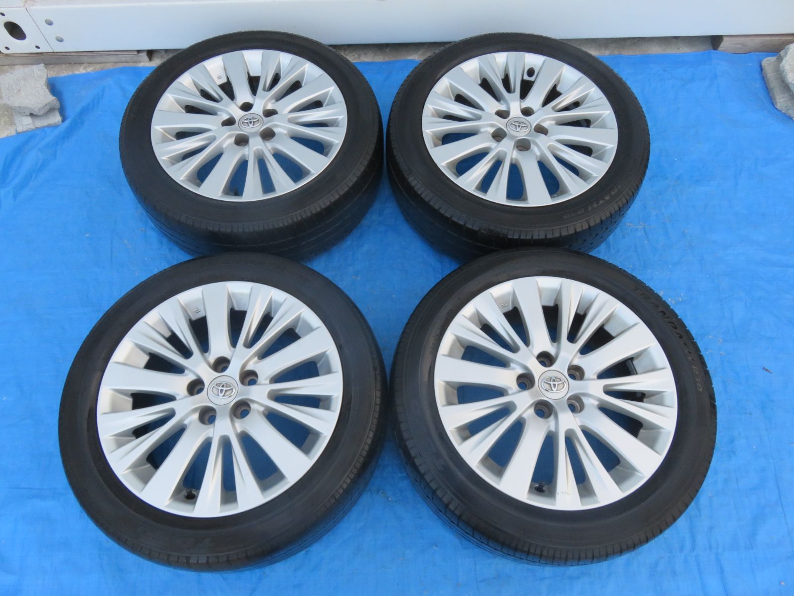 20アルファード純正 18インチ アルミ タイヤ付き 235/50/18