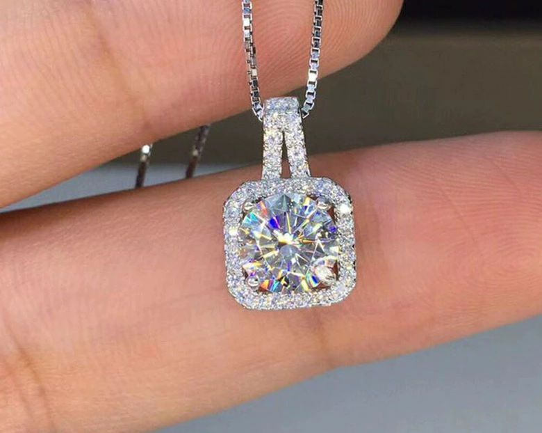 1.0ct モアサナイト