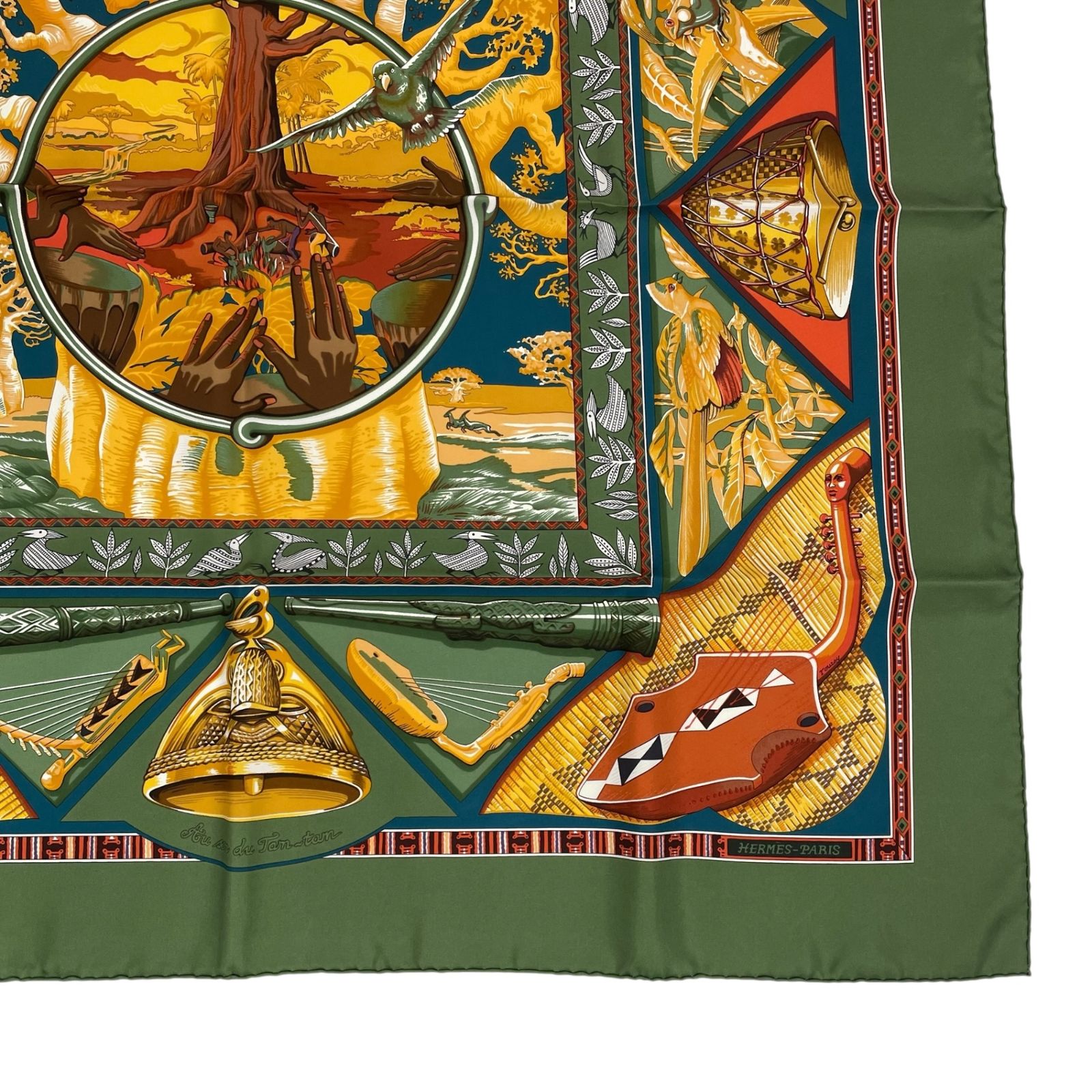 エルメス　HERMES　スカーフ　カレ90　タムタムの音に合わせて アマピアノ 新品同様 HERMES エルメス スカーフ カレ90 Au Son du Tam Tam