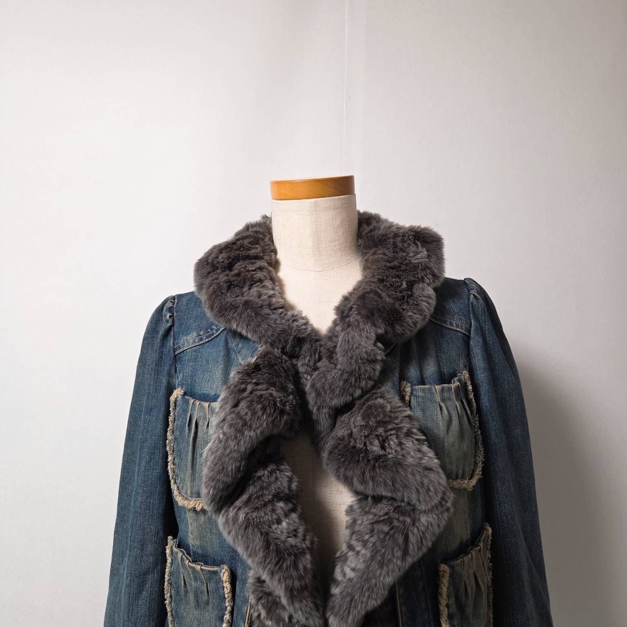 美品　大きいサイズ46 トゥービーシック　レッキスファーデニムジャケット TO BE CHIC トゥービーシック レッキスラビットファー デニム
