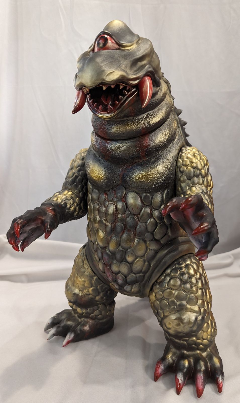 シカルナ・工房 中岡俊哉世界の怪獣 特大 ザゴラ 山中の怪獣 グレー成型/金塗装/血しぶき