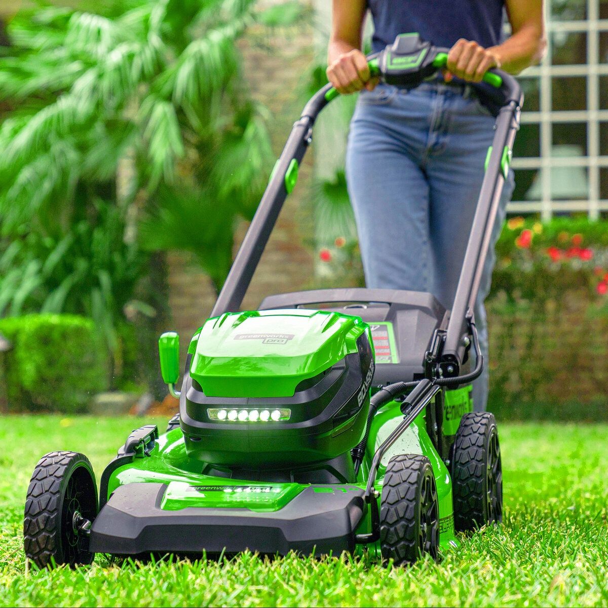 メグタン【中古美品】グリーンンワークス 自走式 芝刈機 80V グリーンンワークス 自走式 芝刈機 80V - メルカリ