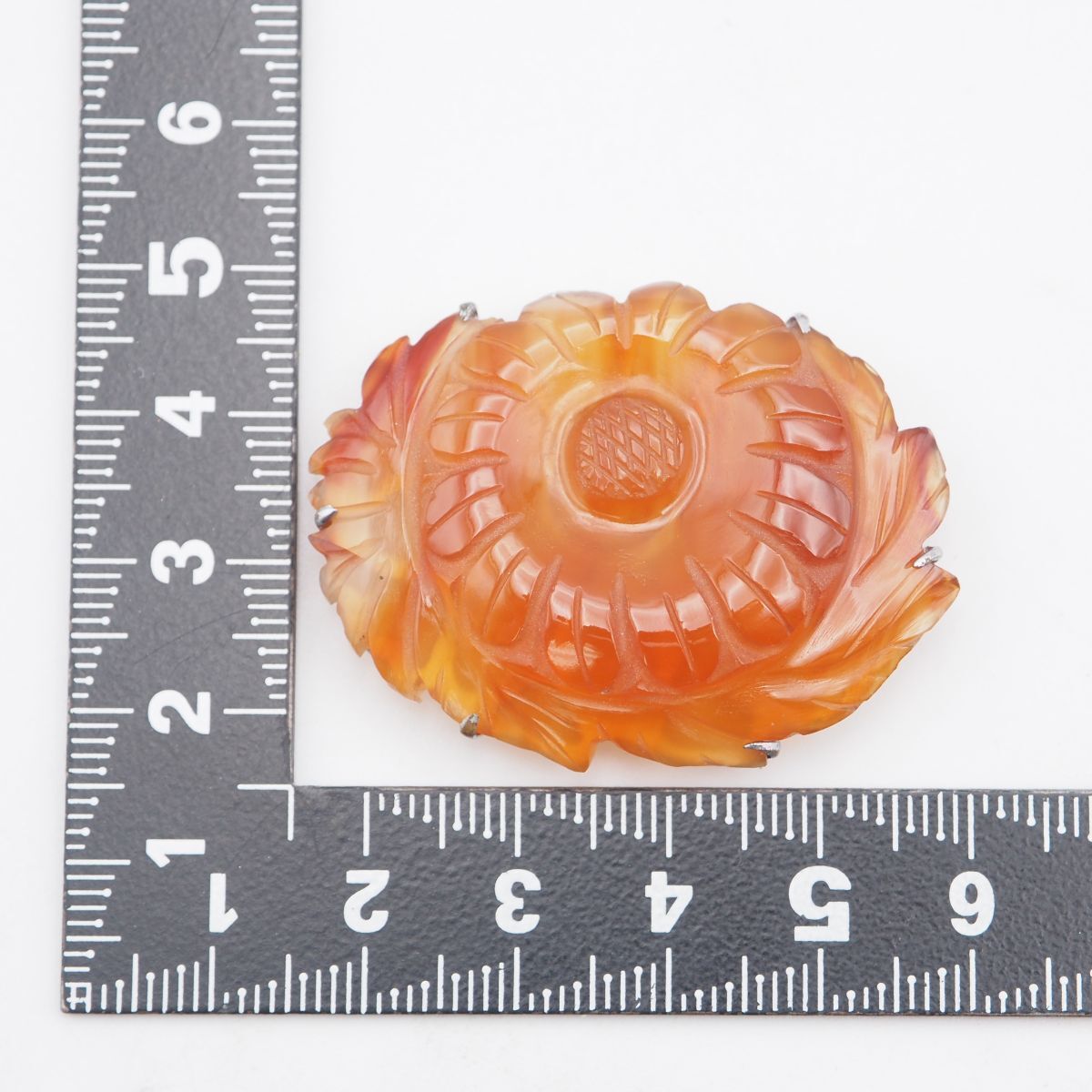 C089 レッドアゲート 赤瑪瑙 メノウ 帯留め 花彫刻 裏細工