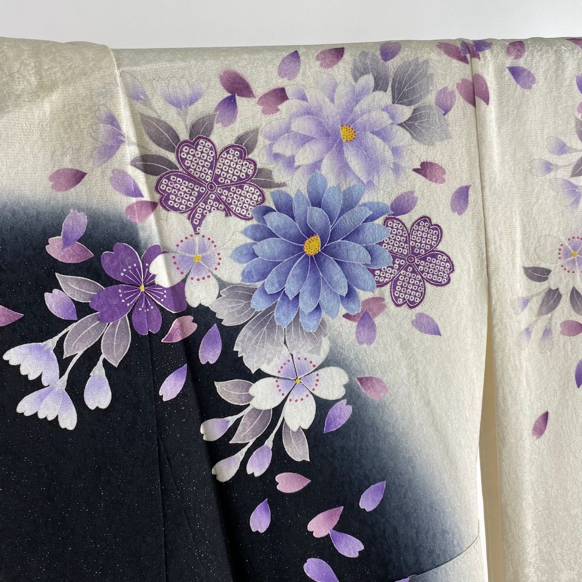 振袖 美品 逸品 やまと 桜 菊 刺繍 金通し クリーム 袷 身丈162cm 裄丈