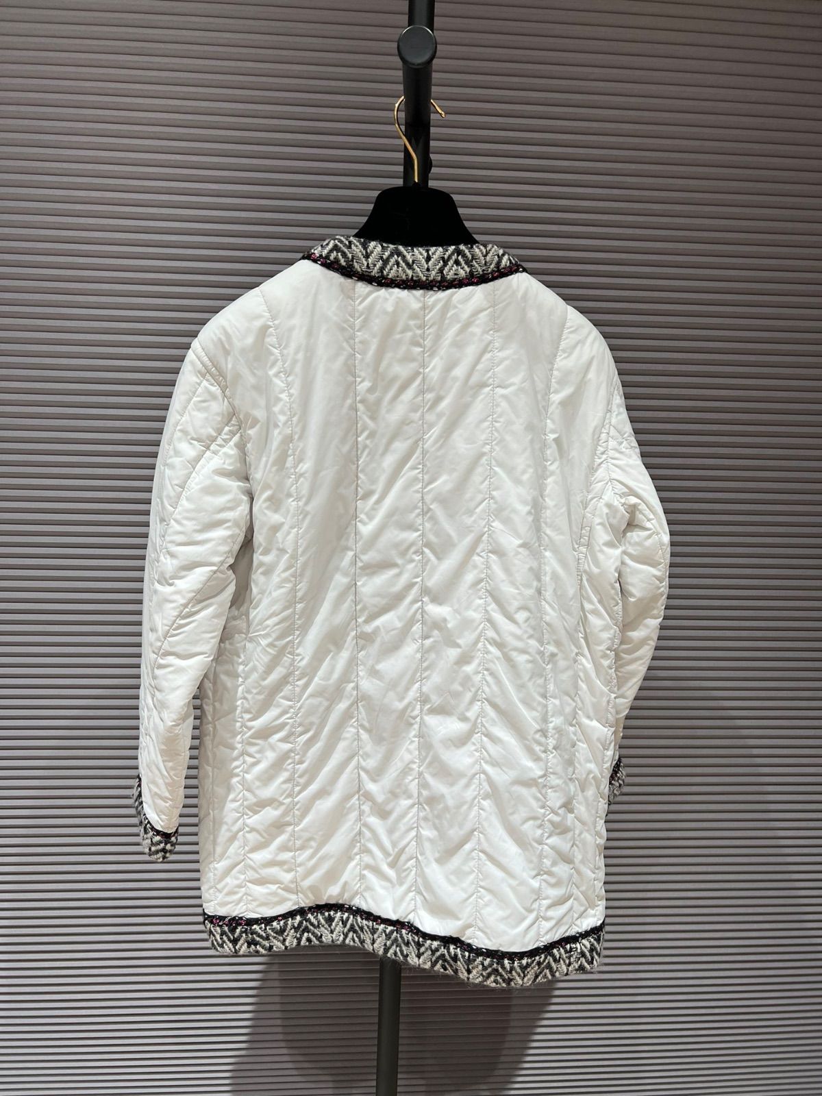 CHANELジャケット CHANEL P59906V45660 JACKET シャネルジャケット 36 白 新品同様