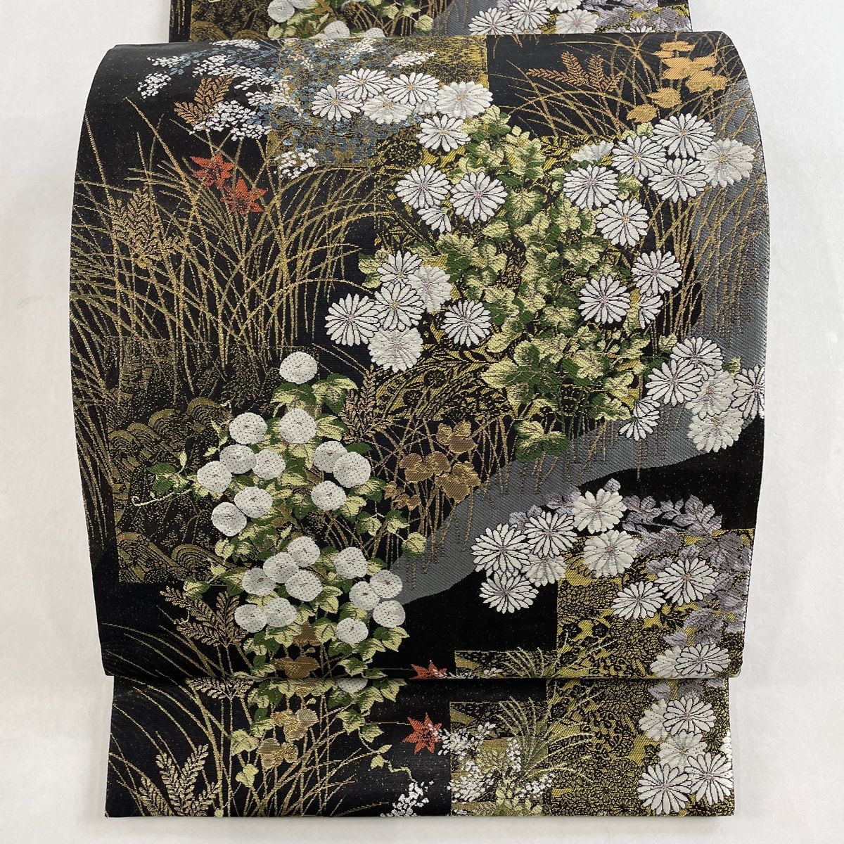 ナオミイングルビー様［3137］袋帯 美品 吉祥絵巻 鞠草花金糸六通正絹着物黒地 袋帯 秀品 蝶 草花 箔 金糸 金色 六通 正絹 【中古】 競ナビ