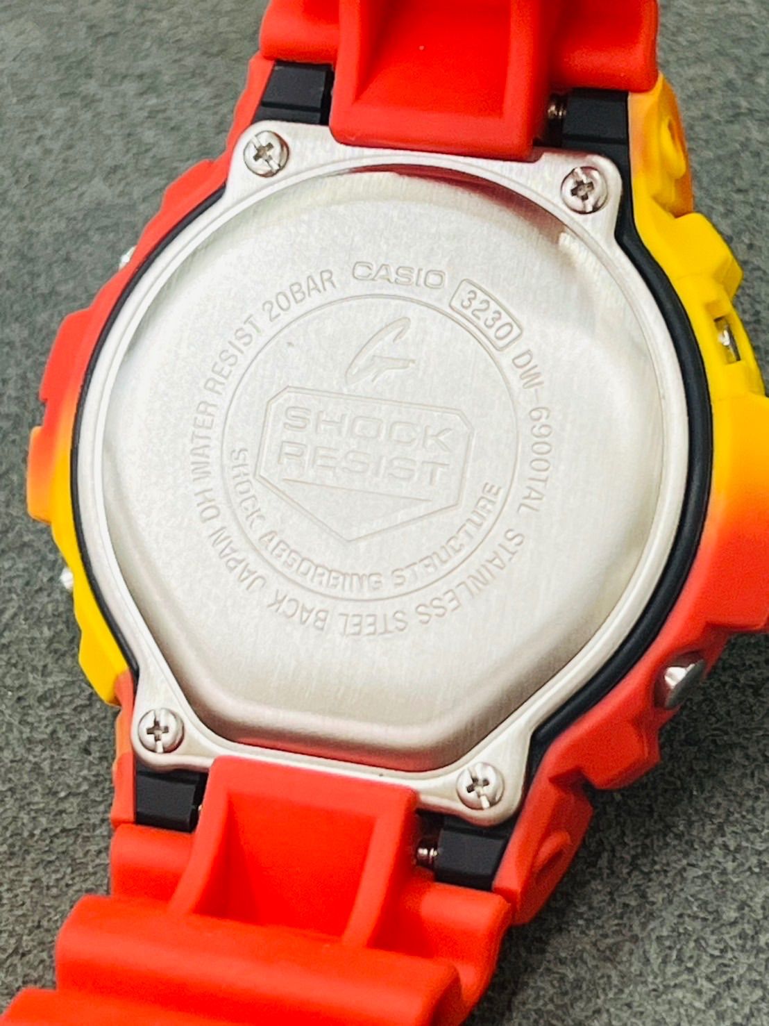 G-SHOCK　Gショック Momiji　紅葉　DW-6900TAL-4JR Casio G-Shock Kyo Momiji Color DW-6900TAL-4JR