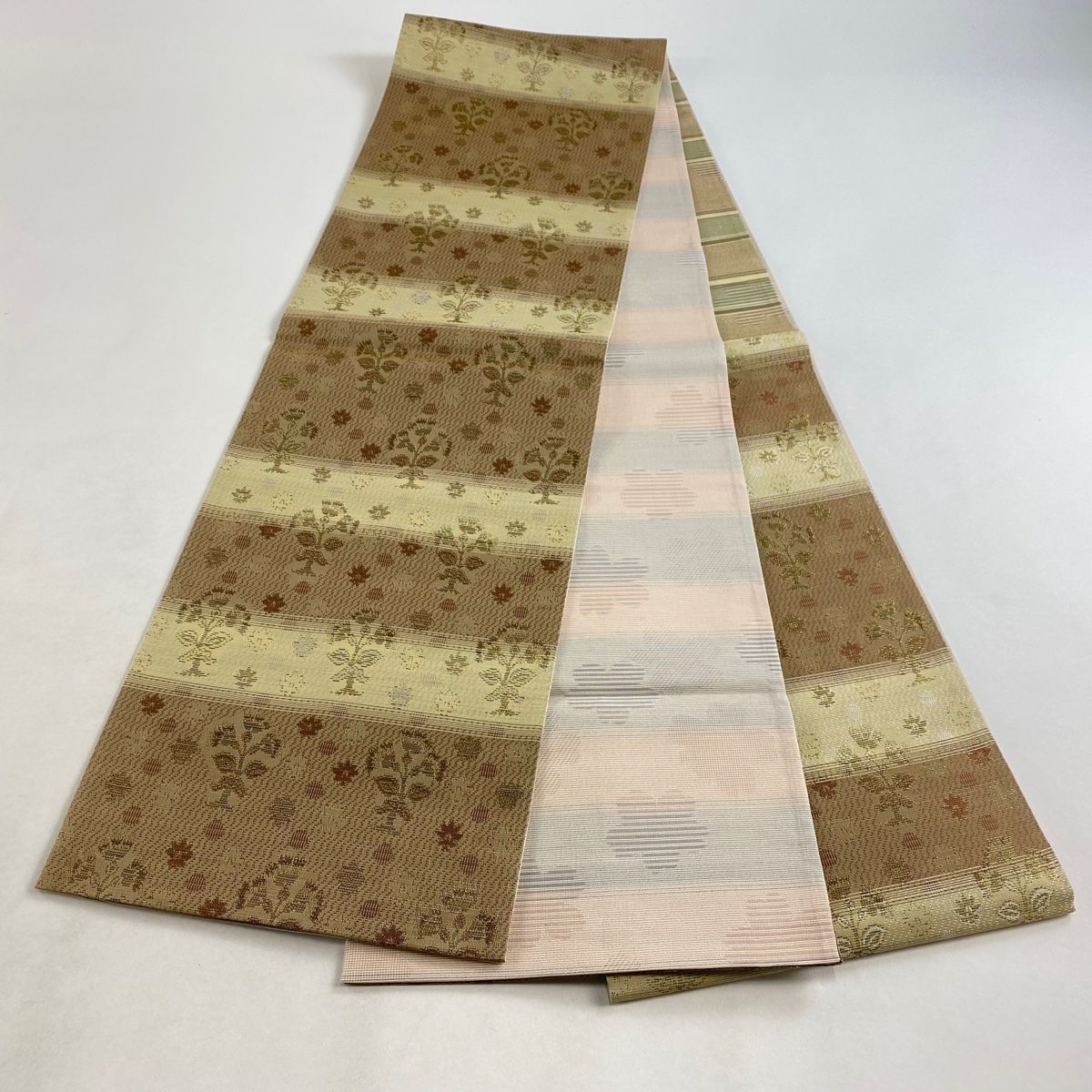 袋帯 秀品 向かい鶴 草花 刺繍 金糸 薄茶色 六通 正絹 【中古】 袋帯 美