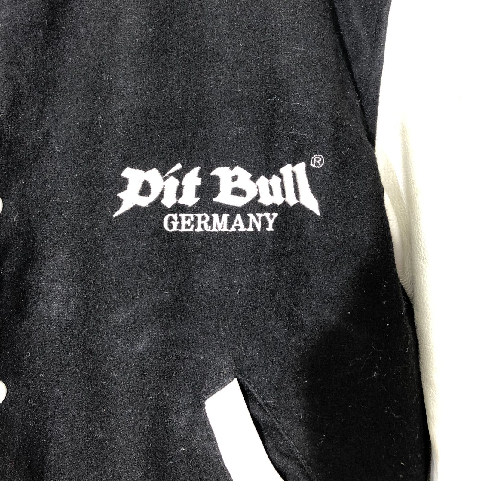 Pit Bull スタジャン レザー切替 フロント刺繍 キルティング Pit Bull スタジャン レザー切替 フロント刺繍 キルティング