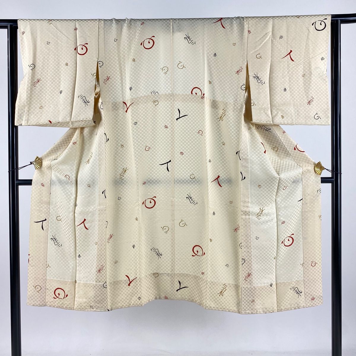 長襦袢 身丈124cm 裄丈62cm S 文字文 地紋 クリーム 正絹 秀品