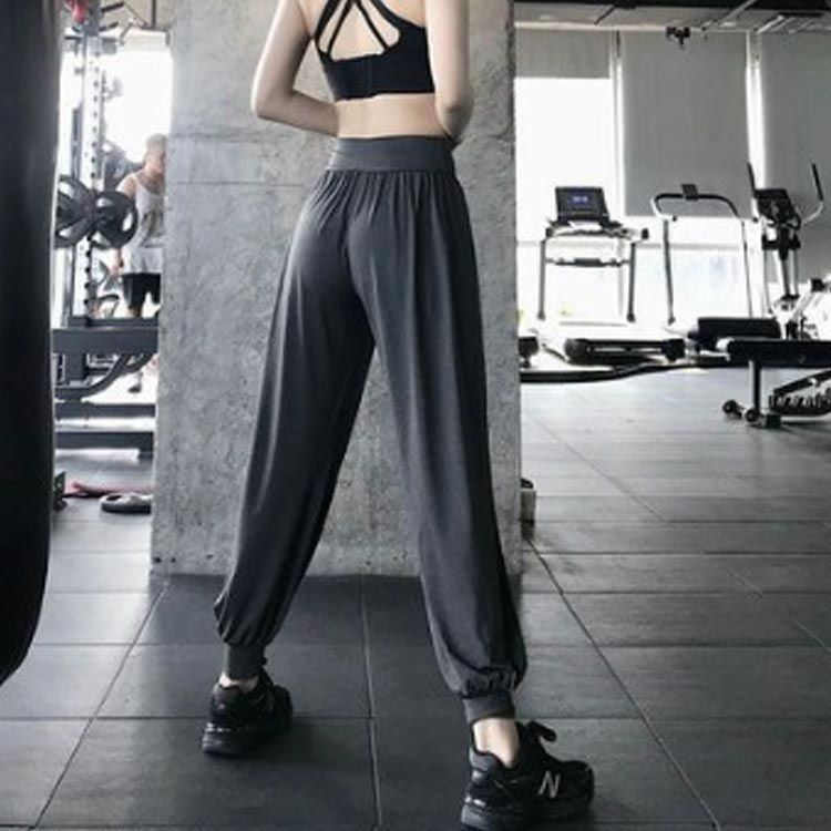 スポーツウェア 脚長効果