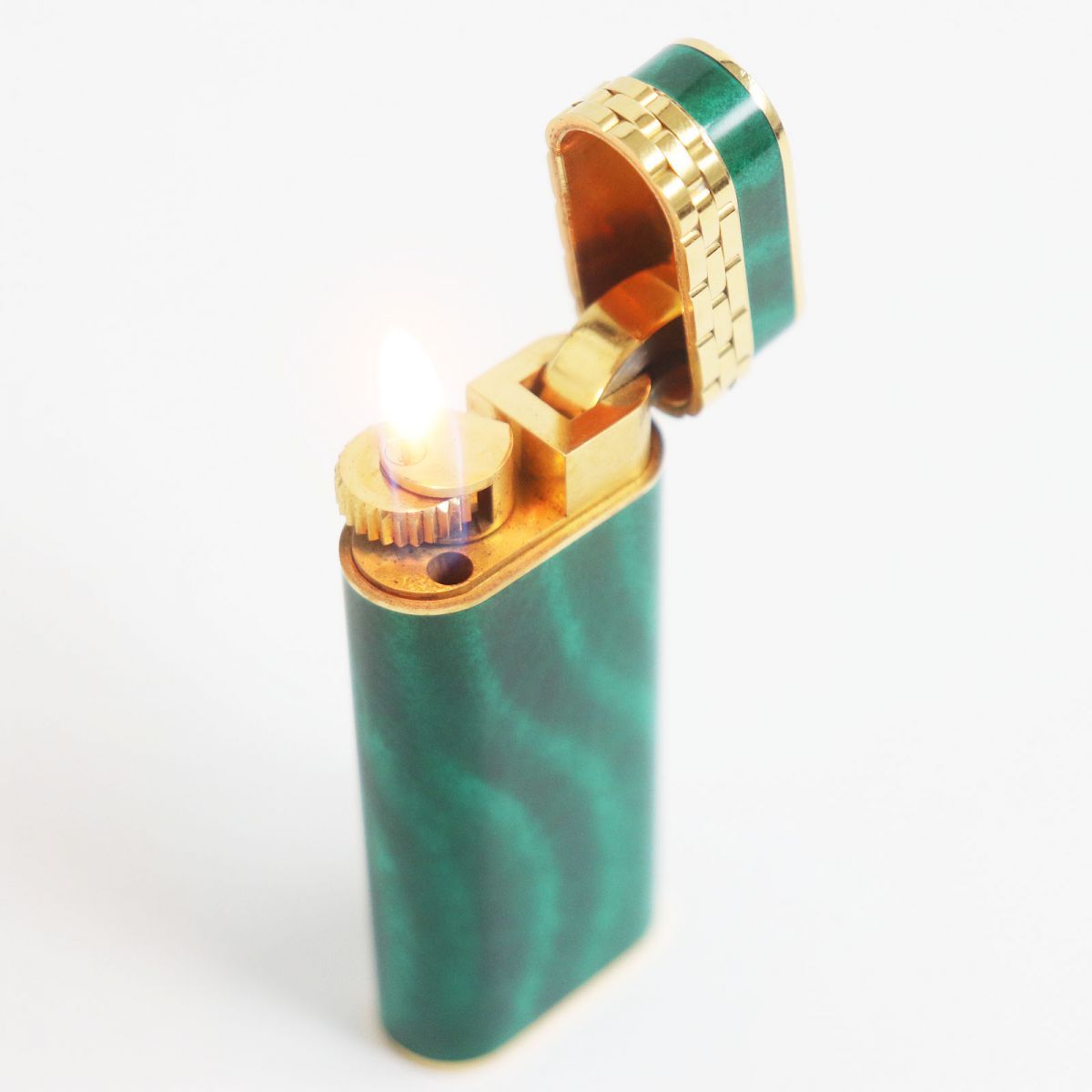 美品□カルティエ 新型 ロゴ入り マーブル ウェーブ ローラー式 ガスライター グリーン×ゴールド マラカイト スイス製 着火確認済み◎