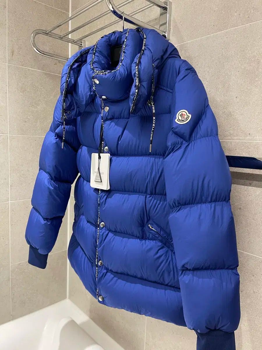 新品‼️超希少❗ターコイズブルー★MONCLER モンクレール ダウンマフラー MONCLER(モンクレール) ダウンジャケット 新品 - メルカリ