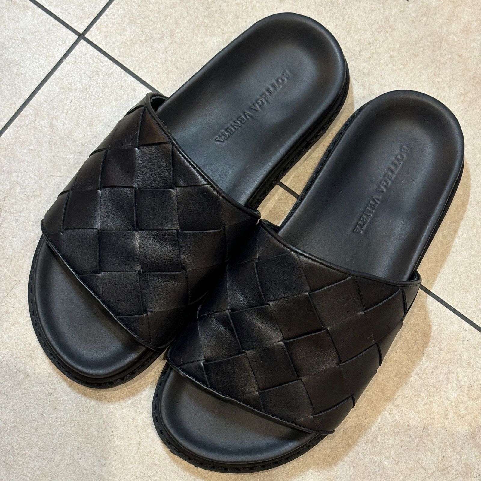 ΩNA3438 大人気！ BOTTEGA VENETA ボッテガヴェネタ サンダル メンズ